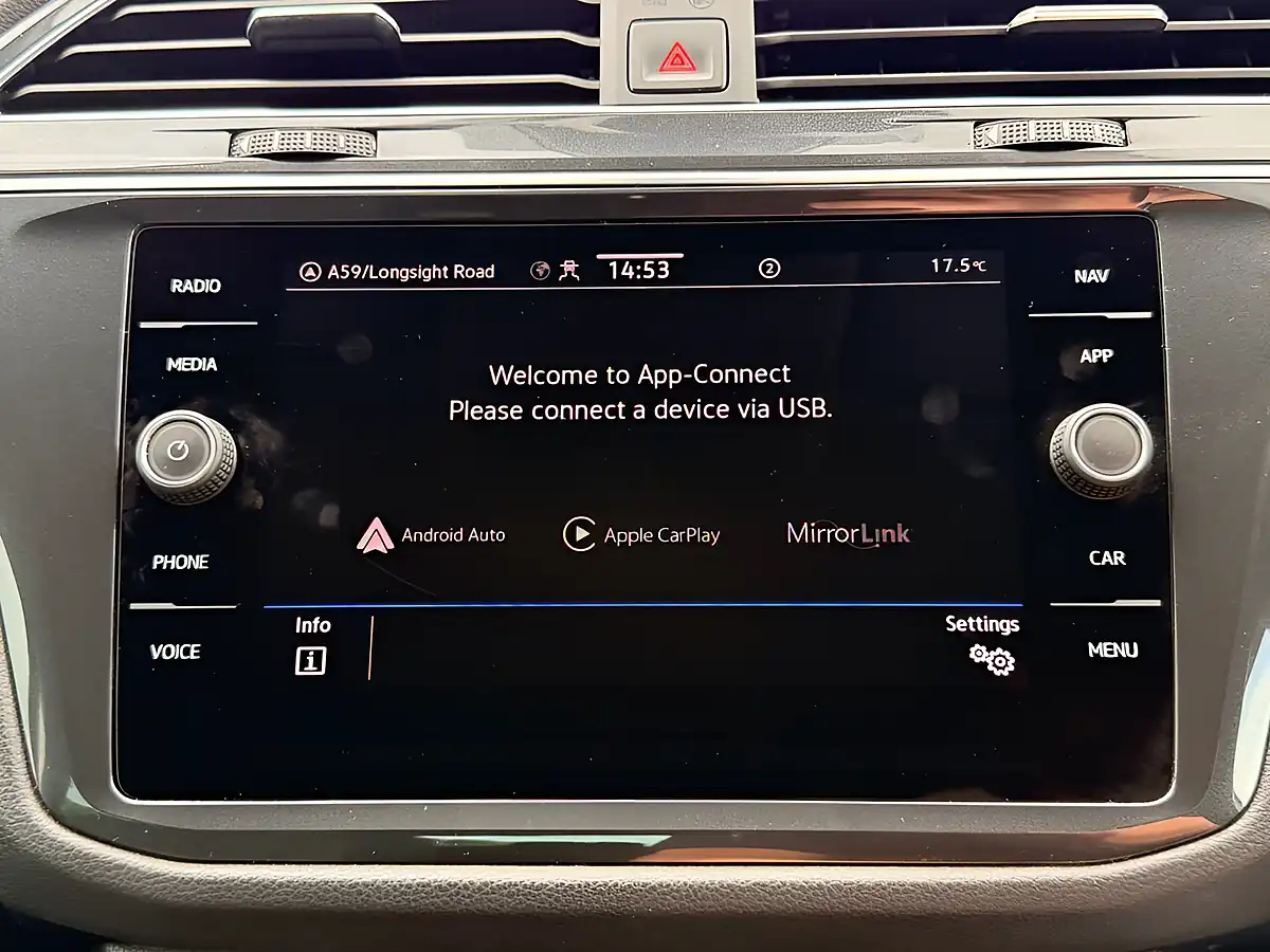Used 2022 Volkswagen Tiguan Life Blue - Interior and Exterior details 12
