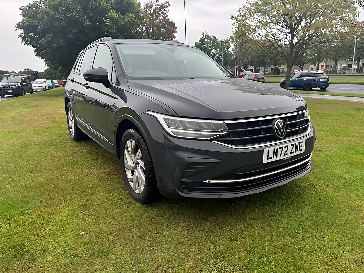Used 2022 Volkswagen Tiguan Life Grey - Front View