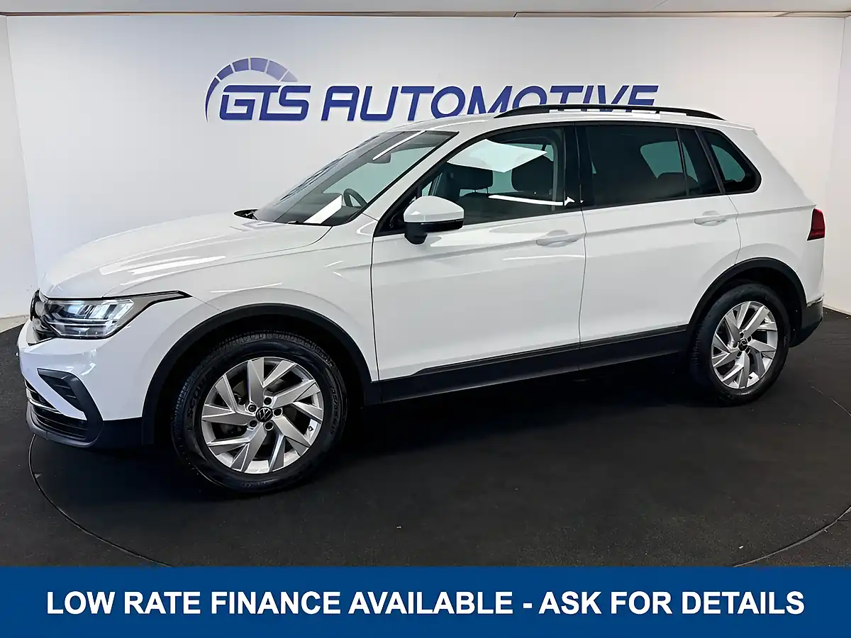 Used 2022 Volkswagen Tiguan Life Pure White - Front View
