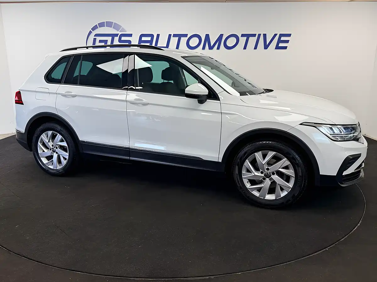 Used 2022 Volkswagen Tiguan Life Pure White - Interior and Exterior details 10