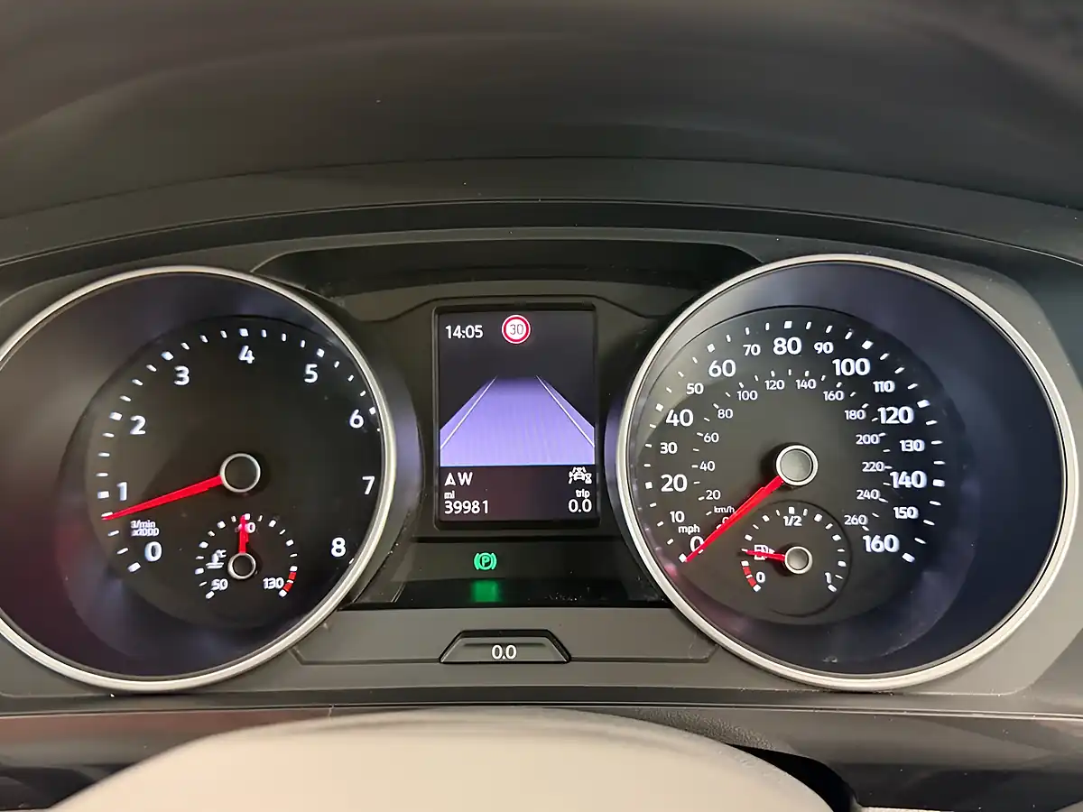 Used 2022 Volkswagen Tiguan Life Pure White - Interior and Exterior details 13