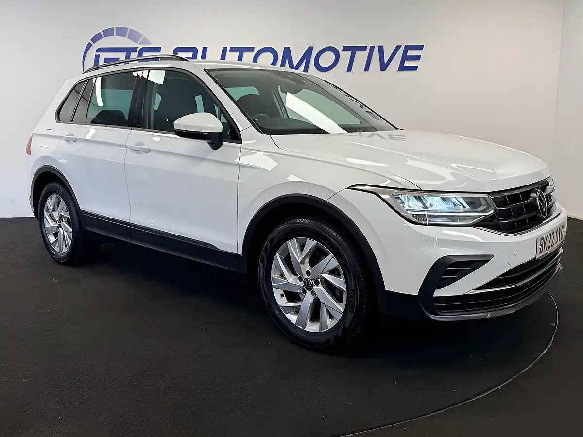 Used 2022 Volkswagen Tiguan Life Pure White - Interior and Exterior details 17