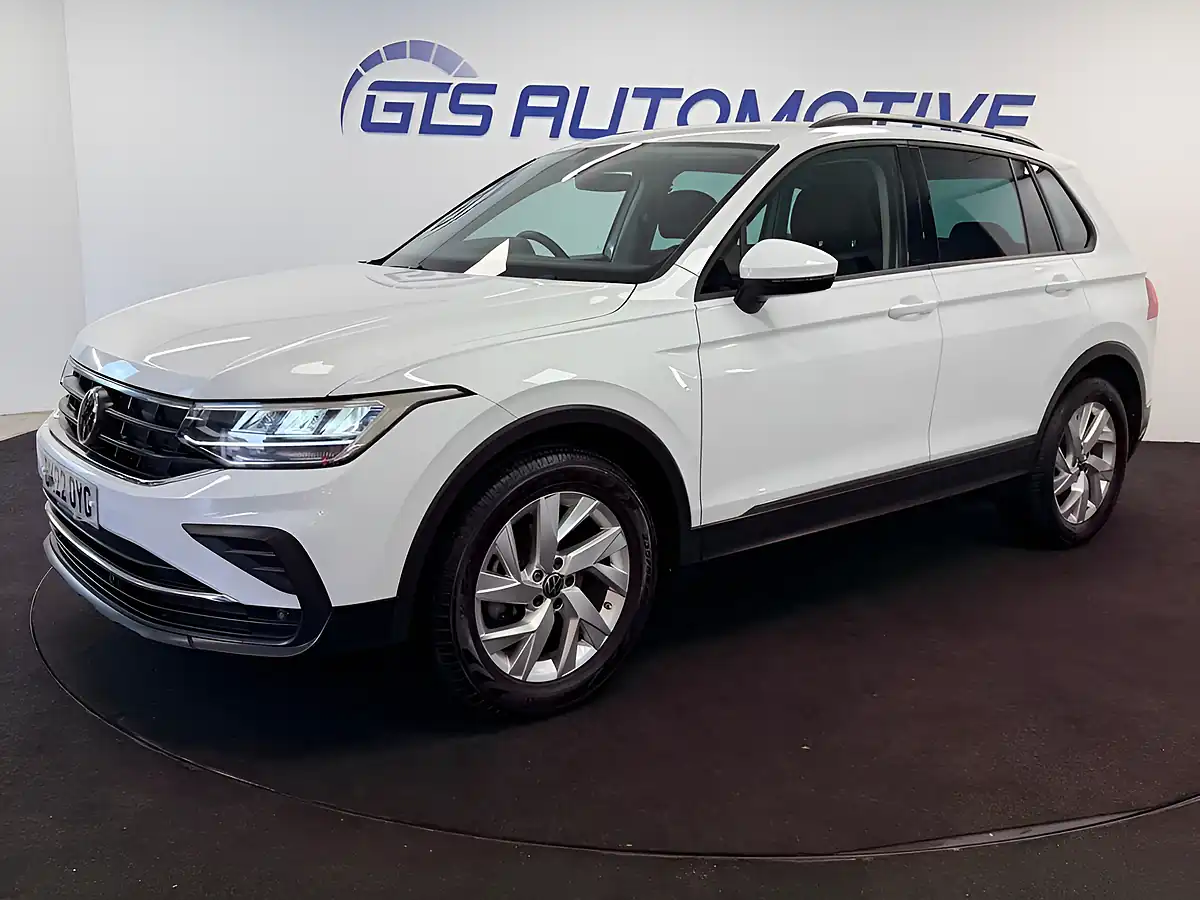 Used 2022 Volkswagen Tiguan Life Pure White - Interior and Exterior details 18