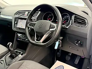 Used 2022 Volkswagen Tiguan Life Pure White - Interior and Exterior details 19