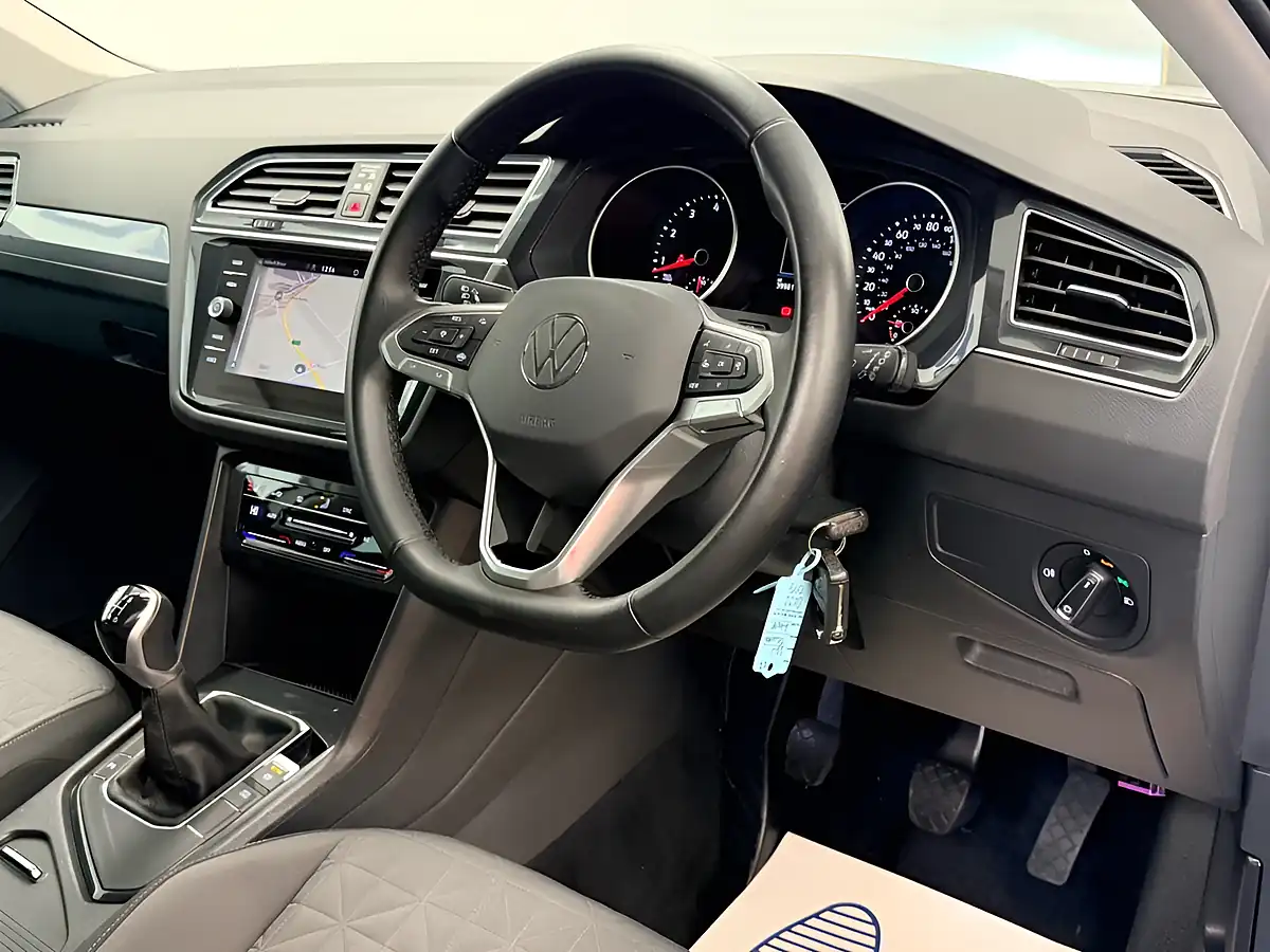 Used 2022 Volkswagen Tiguan Life Pure White - Interior and Exterior details 19