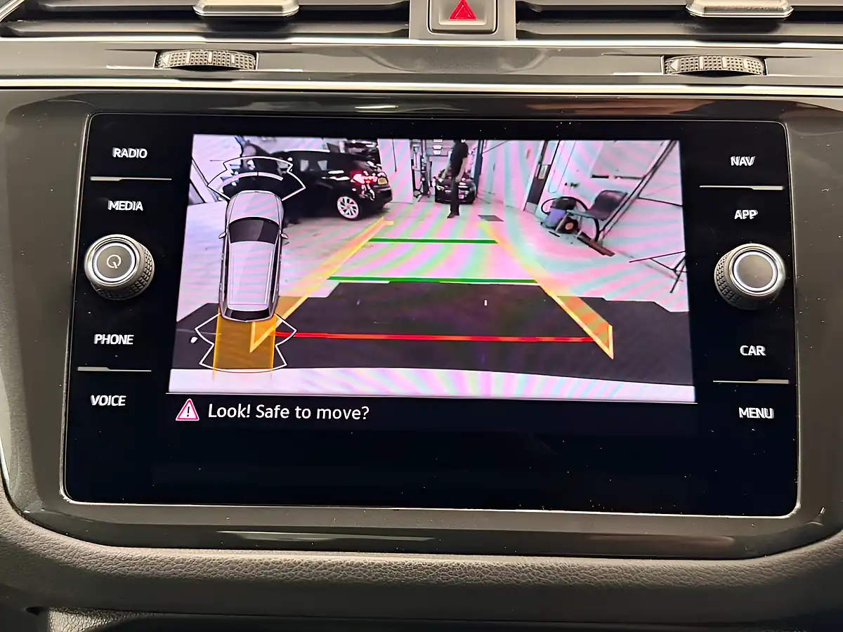 Used 2022 Volkswagen Tiguan Life Pure White - Interior and Exterior details 3