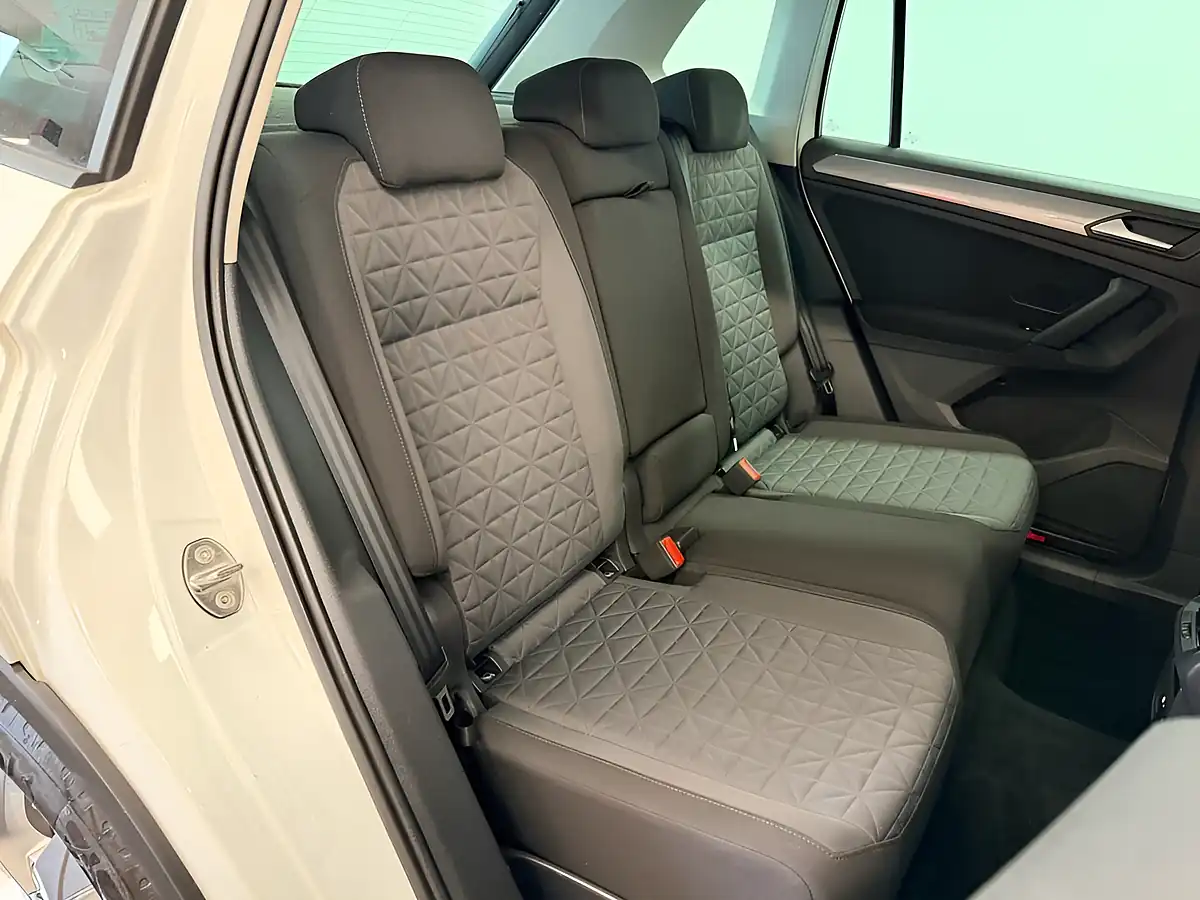 Used 2022 Volkswagen Tiguan Life Pure White - Interior and Exterior details 6