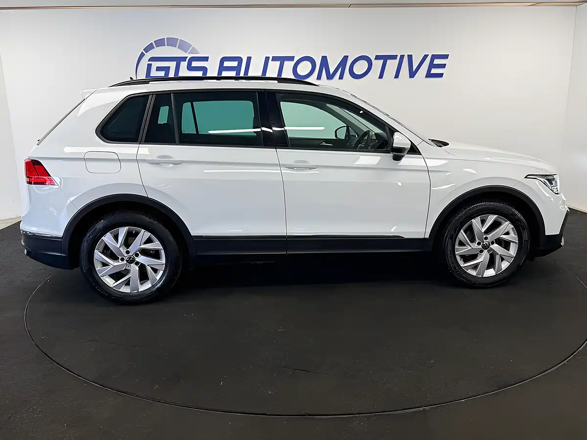 Used 2022 Volkswagen Tiguan Life Pure White - Interior and Exterior details 9