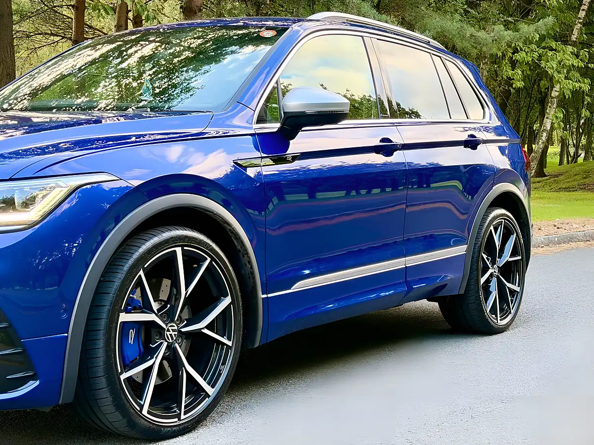 Used 2022 Volkswagen Tiguan R Blue - Interior and Exterior details 11