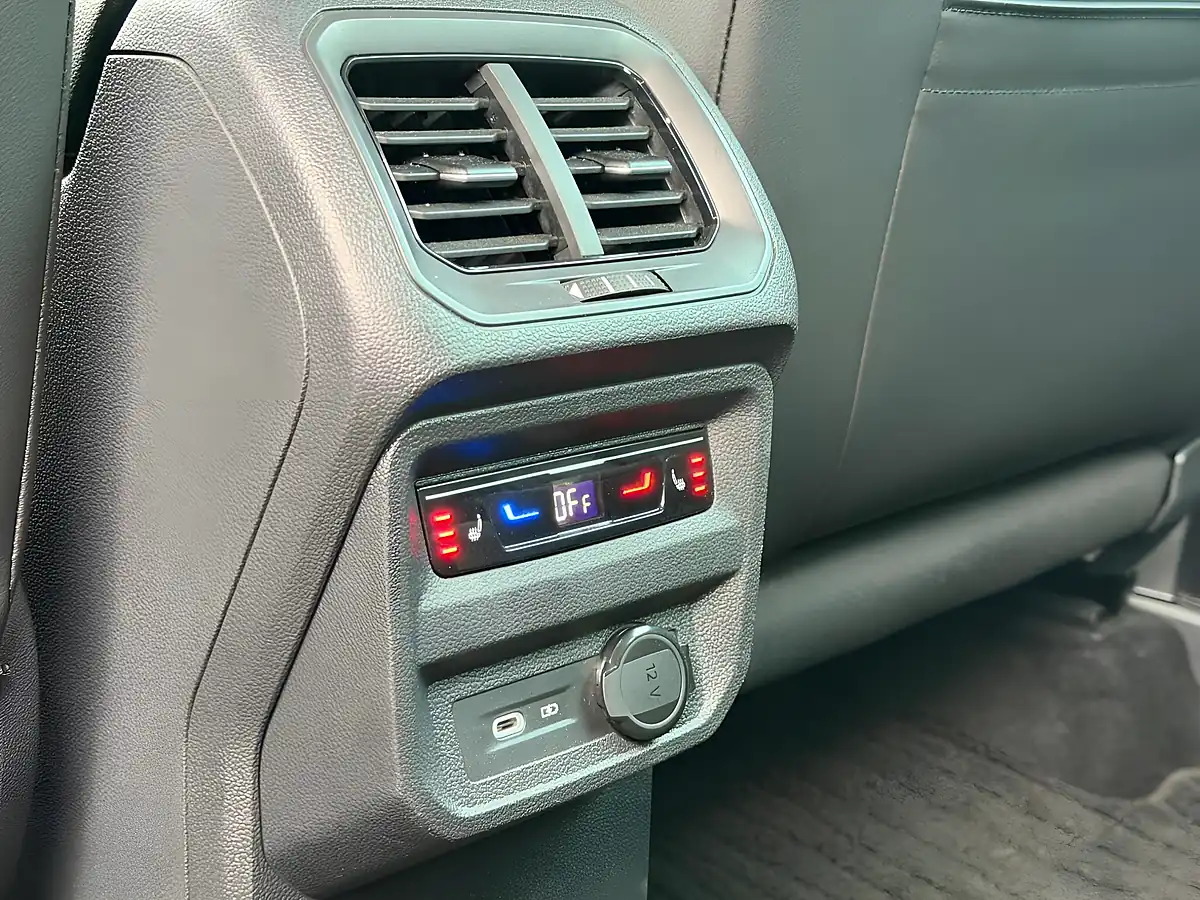Used 2022 Volkswagen Tiguan R Blue - Interior and Exterior details 18