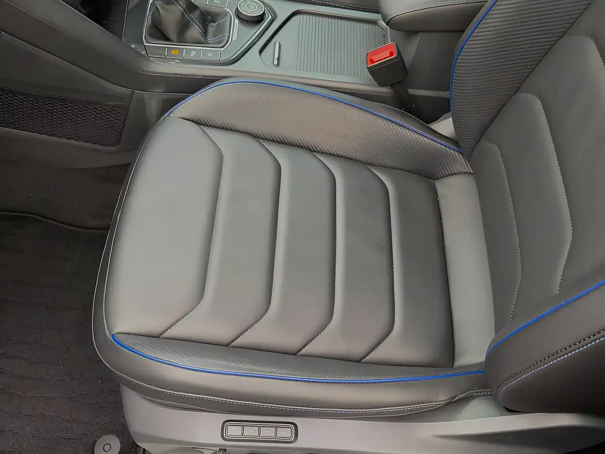 Used 2022 Volkswagen Tiguan R Blue - Interior and Exterior details 20
