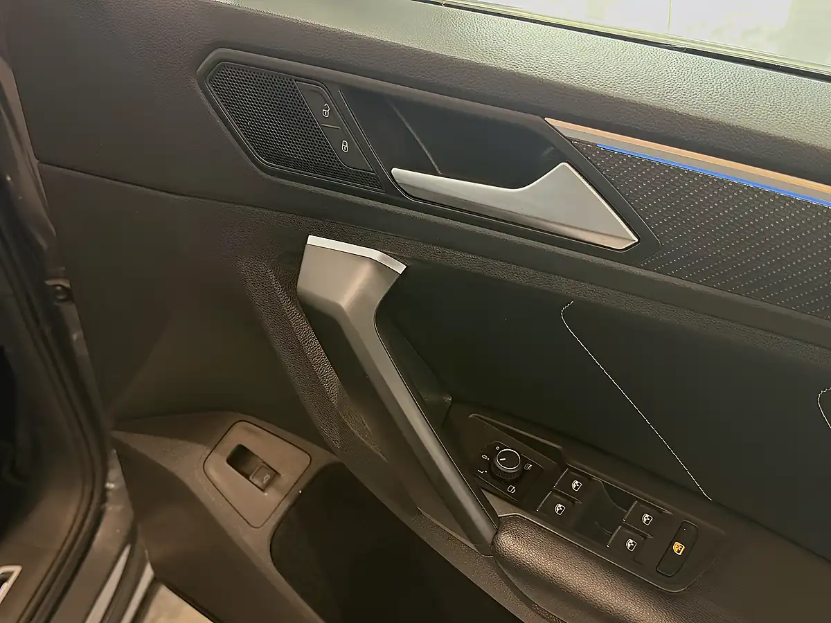 Used 2022 Volkswagen Tiguan R-Line Dolphin Grey - Interior and Exterior details 13
