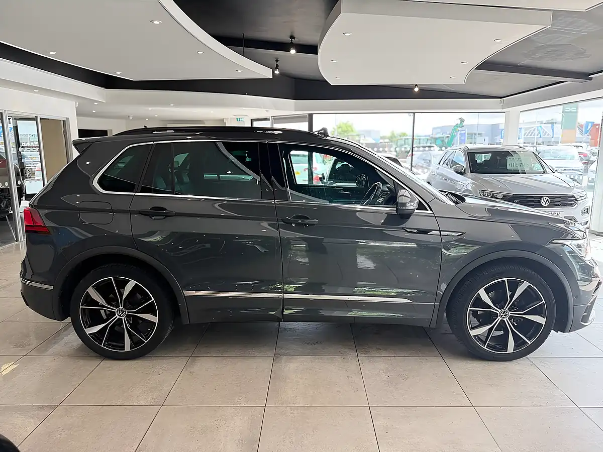 Used 2022 Volkswagen Tiguan R-Line Dolphin Grey - Interior and Exterior details 8