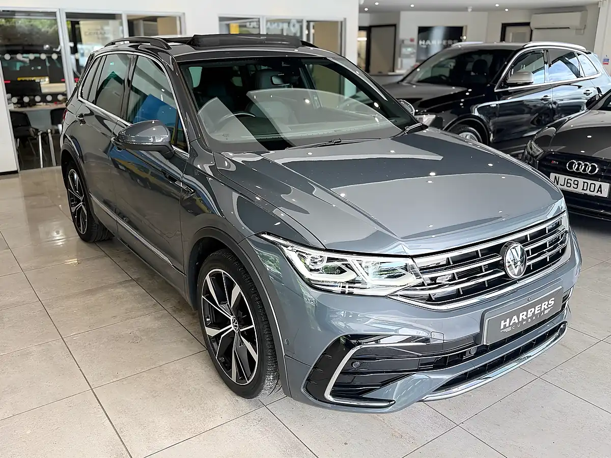 Used 2022 Volkswagen Tiguan R-Line Dolphin Grey - Interior and Exterior details 9