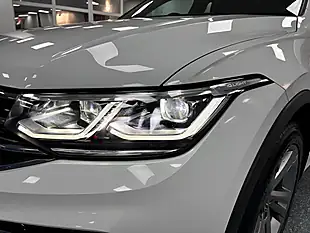 Used 2022 Volkswagen Tiguan R-Line Oryx White - Interior and Exterior details 10