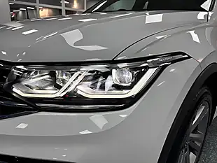 Used 2022 Volkswagen Tiguan R-Line Oryx White - Interior and Exterior details 11