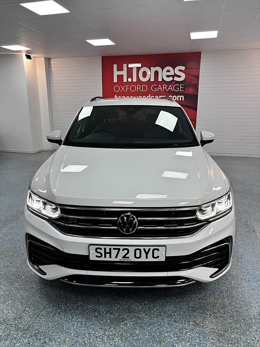 Used 2022 Volkswagen Tiguan R-Line Oryx White - Interior and Exterior details 13