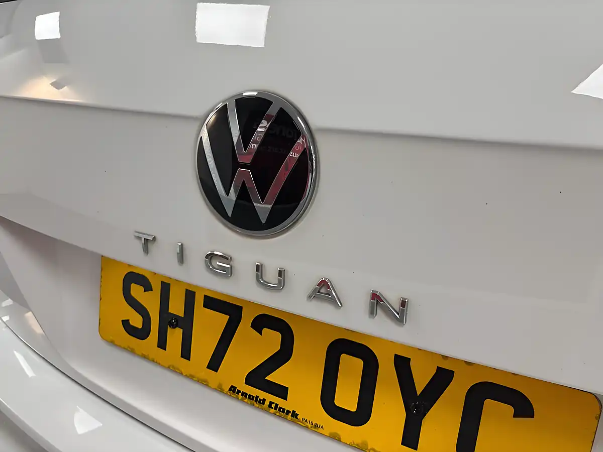Used 2022 Volkswagen Tiguan R-Line Oryx White - Interior and Exterior details 18