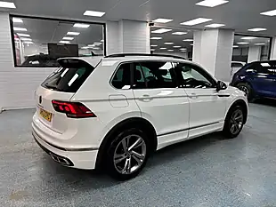 Used 2022 Volkswagen Tiguan R-Line Oryx White - Interior and Exterior details 4