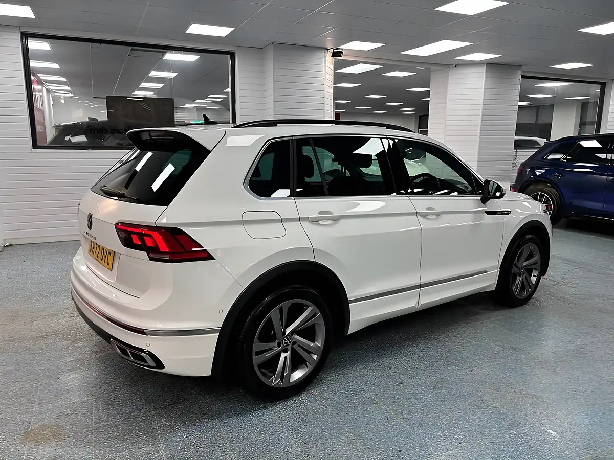 Used 2022 Volkswagen Tiguan R-Line Oryx White - Interior and Exterior details 4