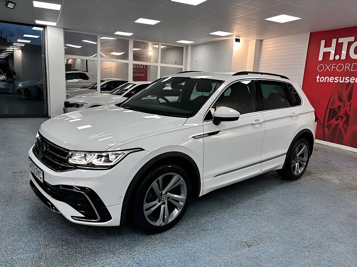 Used 2022 Volkswagen Tiguan R-Line Oryx White - Interior and Exterior details 9