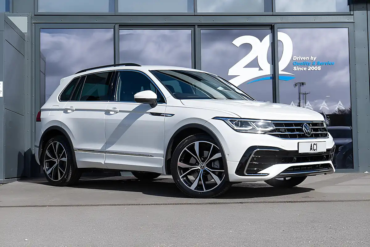 Used 2022 Volkswagen Tiguan R-Line White - Front View