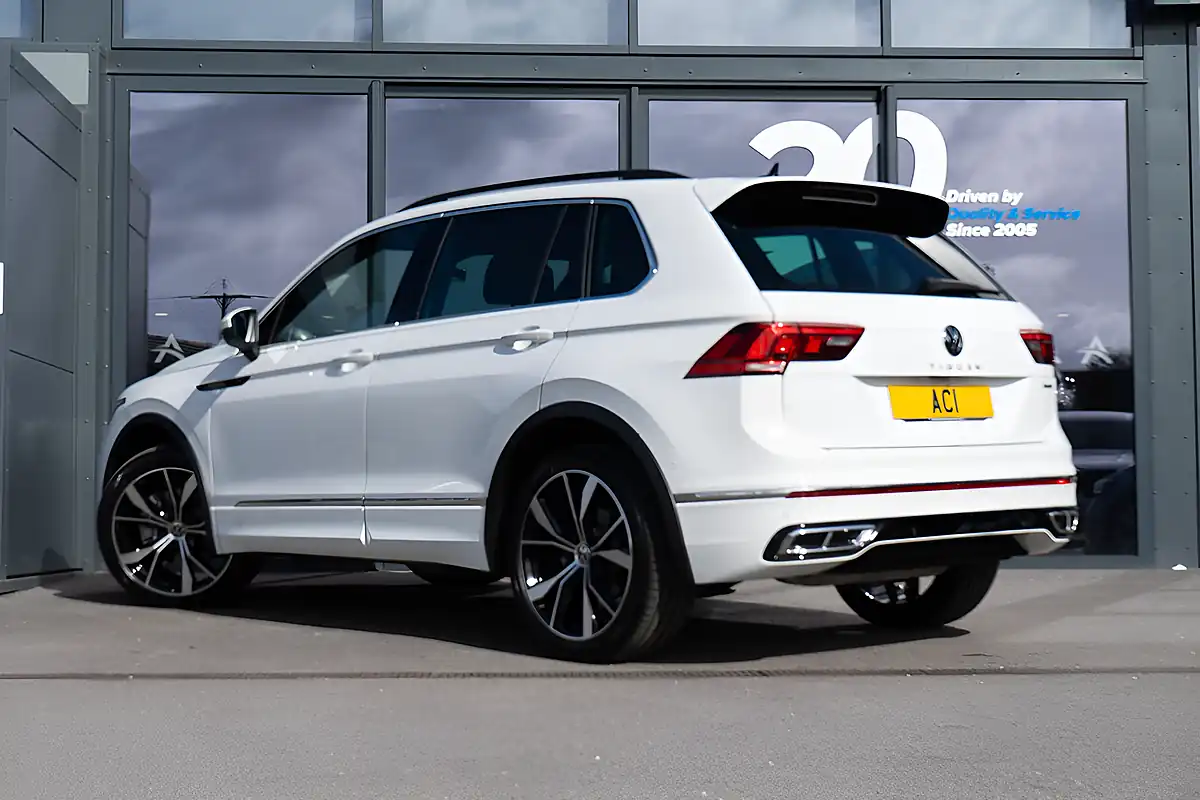 Used 2022 Volkswagen Tiguan R-Line White - Interior and Exterior details 17