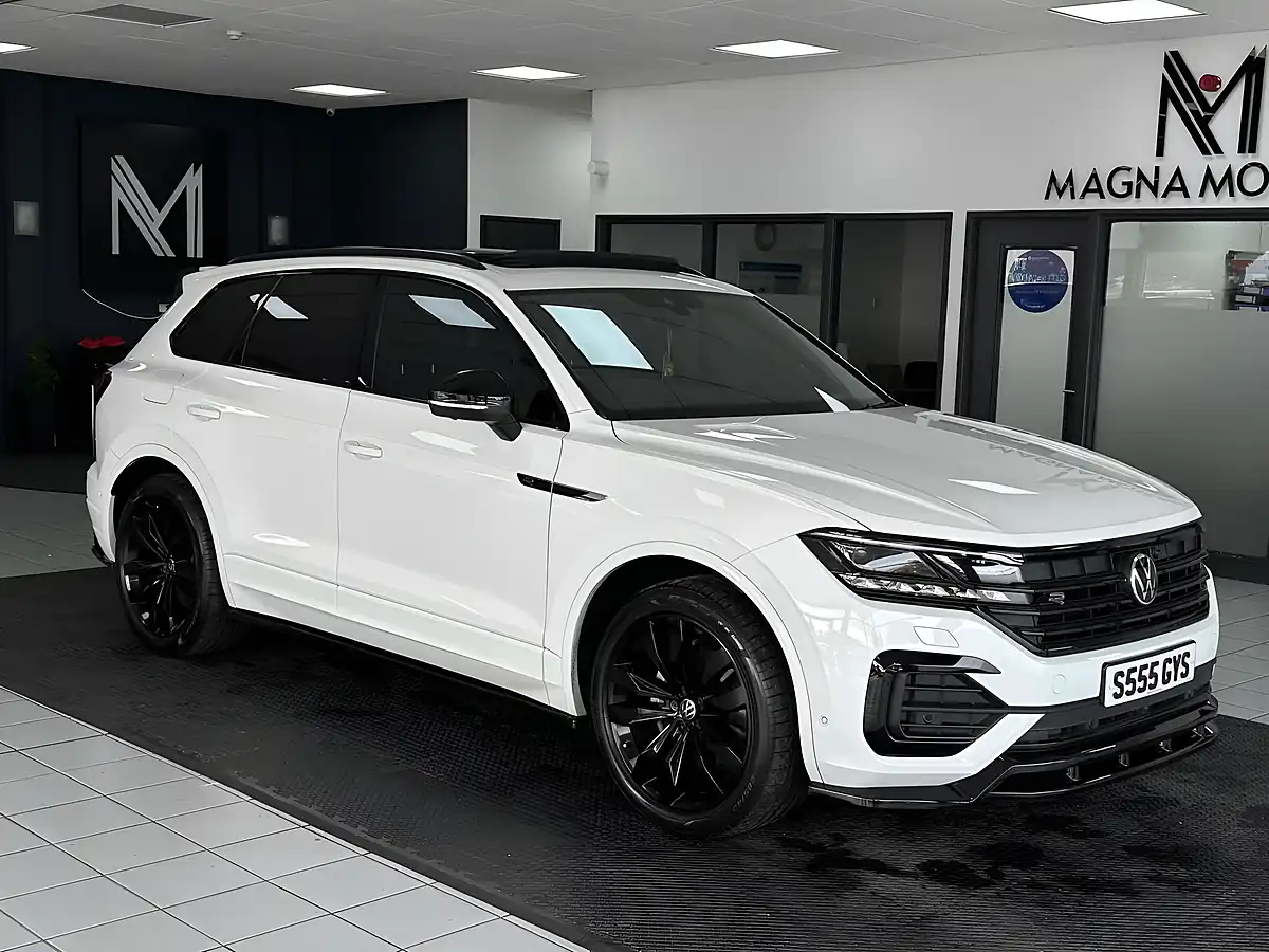 Used 2022 Volkswagen Touareg Black Edition White - Front View