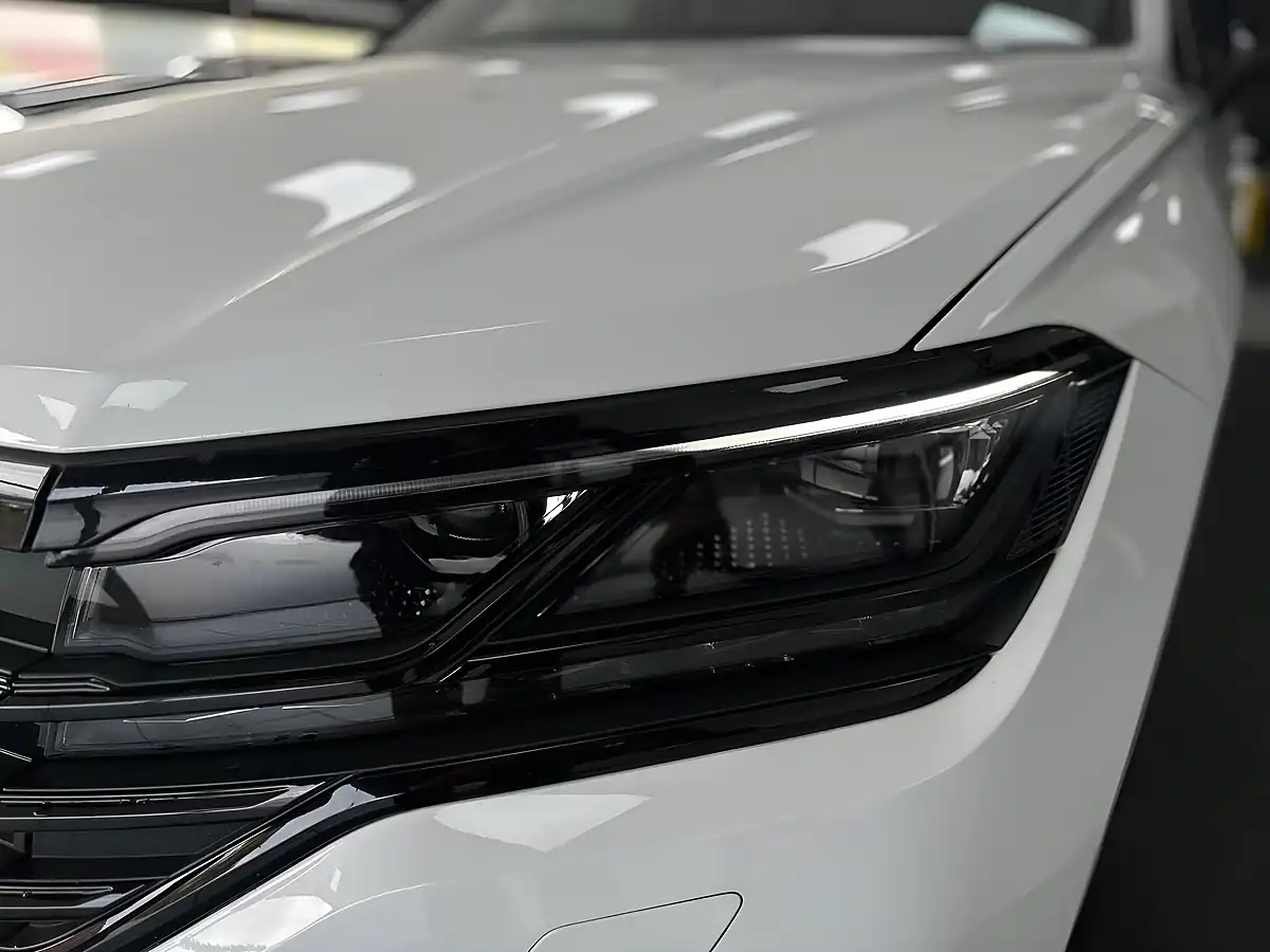 Used 2022 Volkswagen Touareg Black Edition White - Interior and Exterior details 20