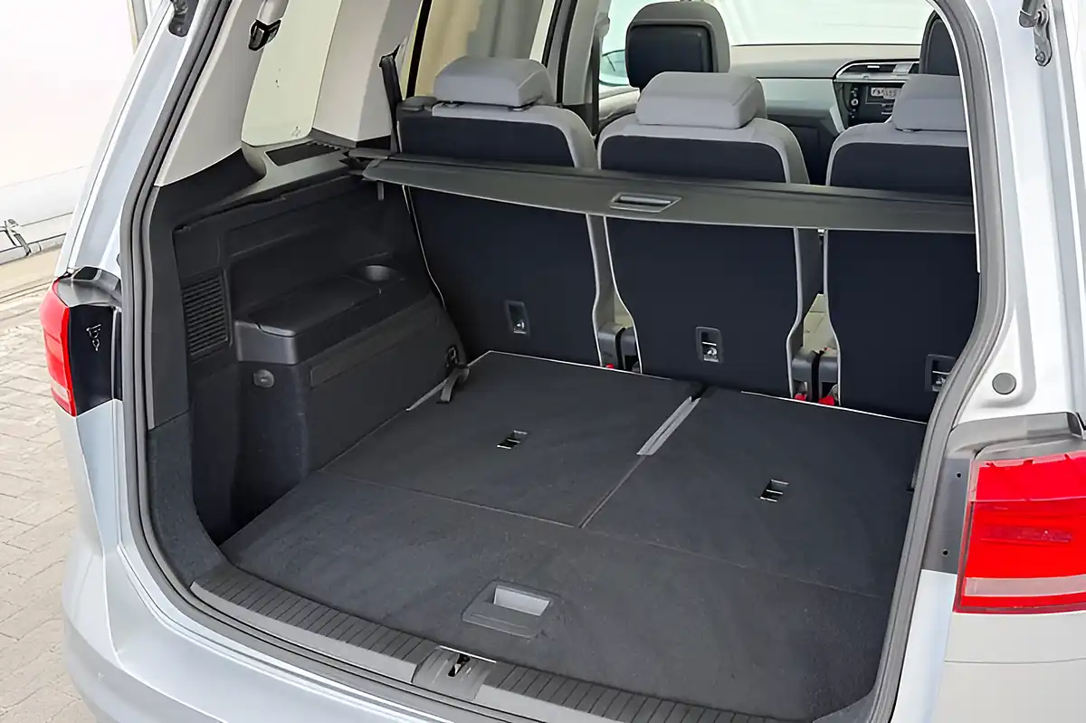 Used 2022 Volkswagen Touran Se Family Silver - Interior and Exterior details 15