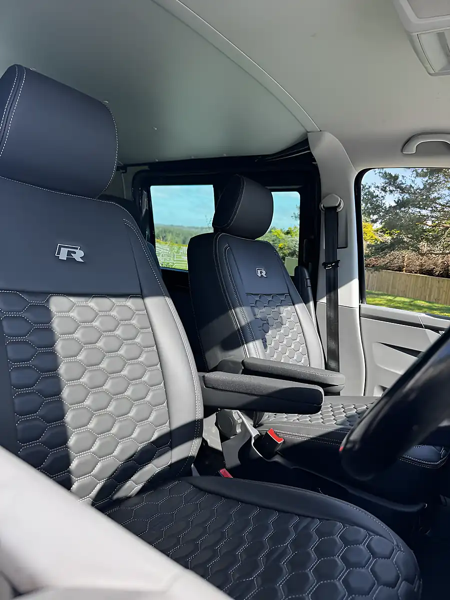 Used 2022 Volkswagen Transporter Highline Black - Interior and Exterior details 12