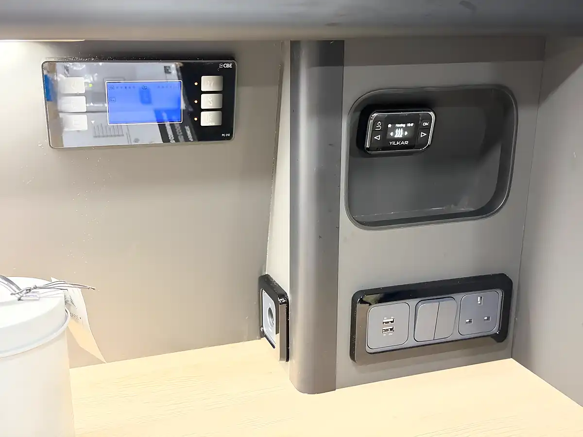 Used 2022 Volkswagen Transporter Highline Blue - Interior and Exterior details 10