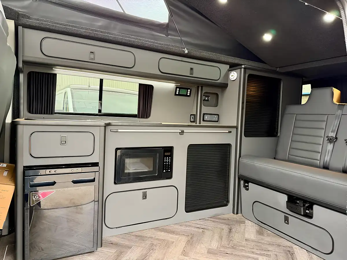 Used 2022 Volkswagen Transporter Highline Blue - Interior and Exterior details 15