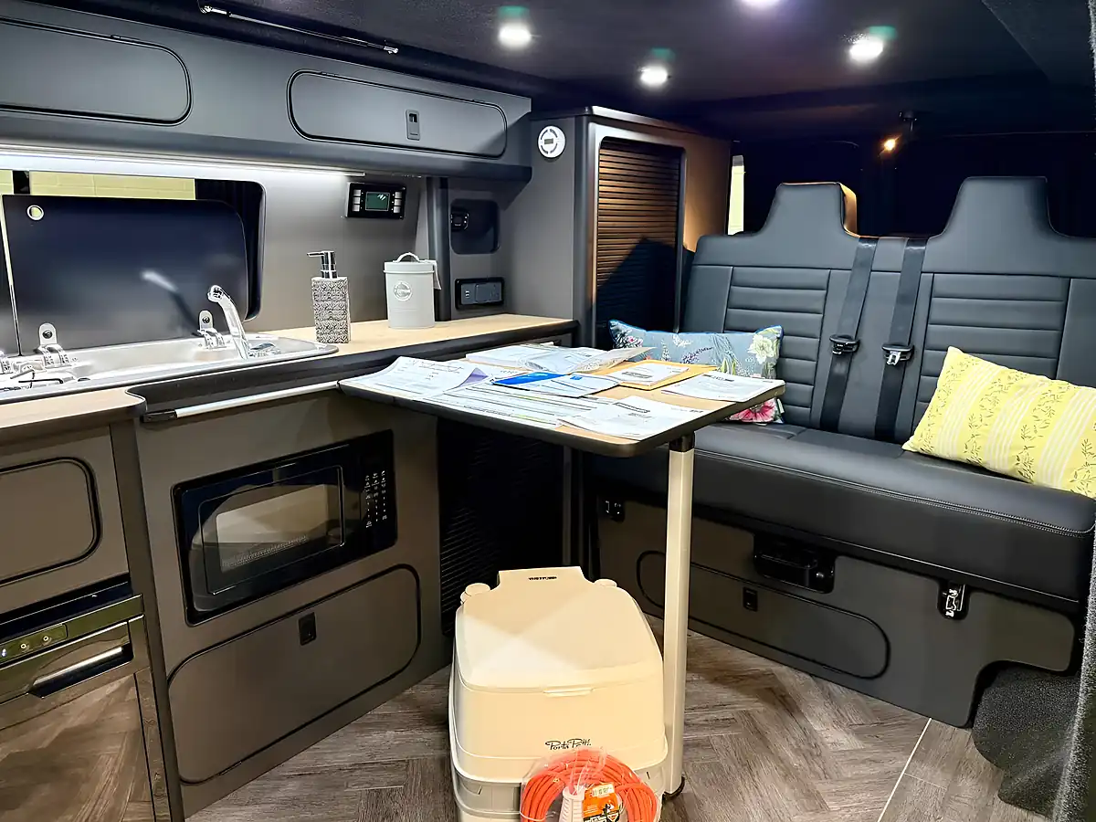 Used 2022 Volkswagen Transporter Highline Blue - Interior and Exterior details 2