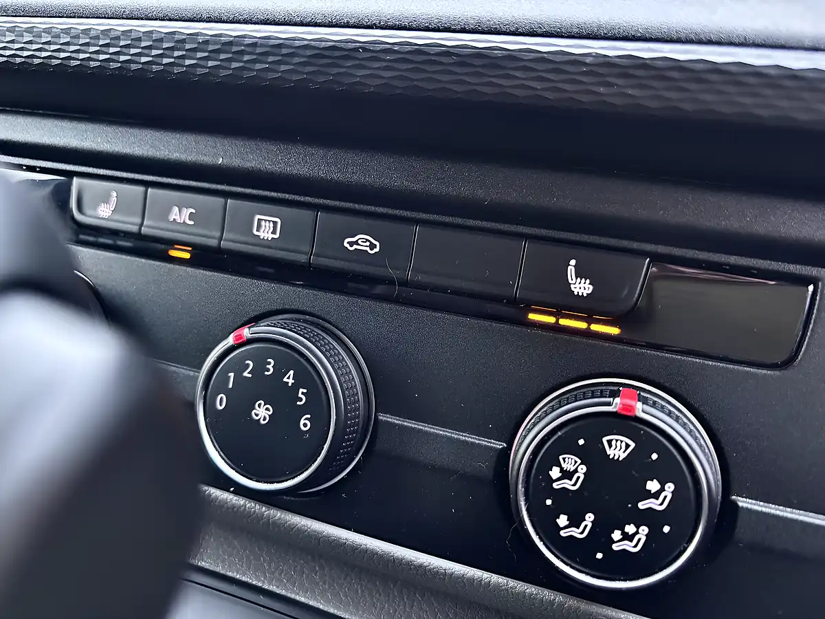 Used 2022 Volkswagen Transporter Highline Grey - Interior and Exterior details 16