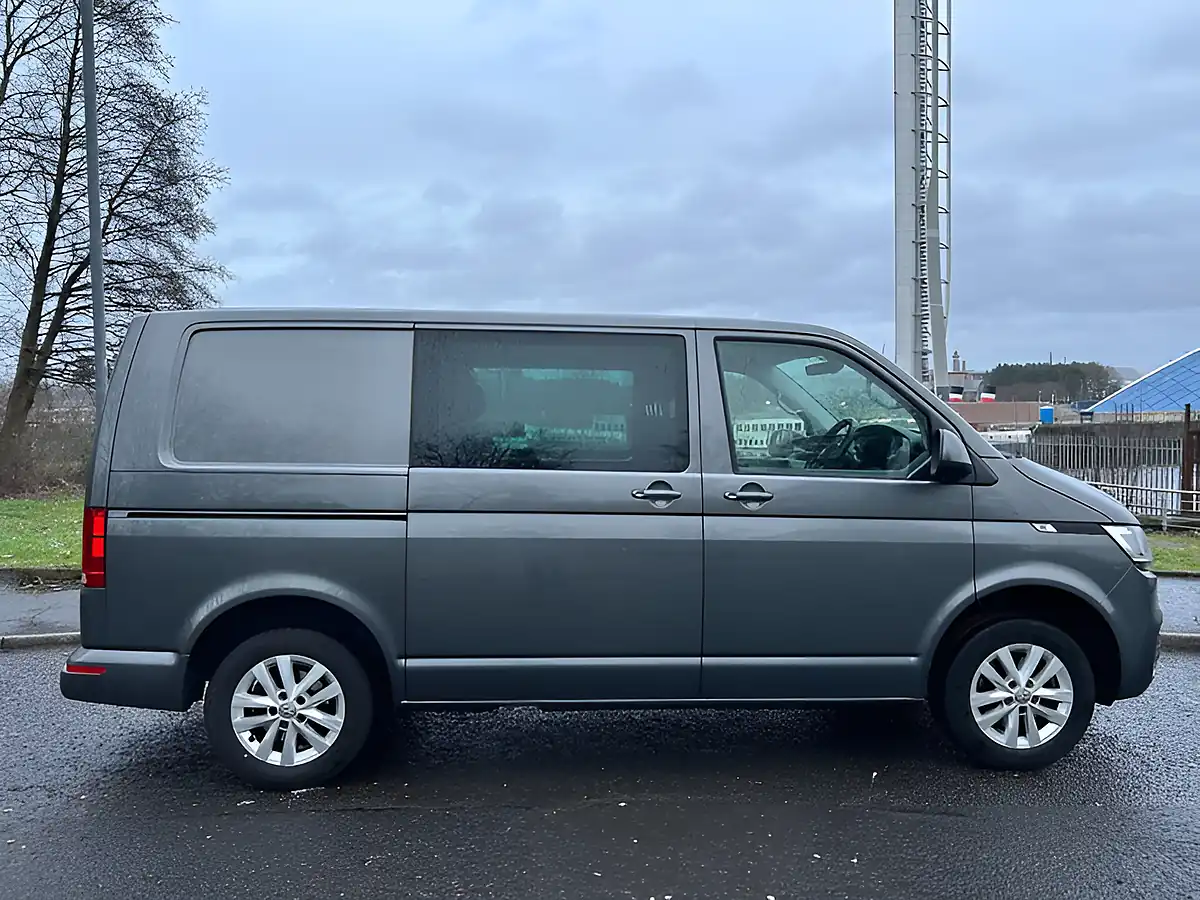 Used 2022 Volkswagen Transporter Highline Kombi Indium Grey - Interior and Exterior details 14