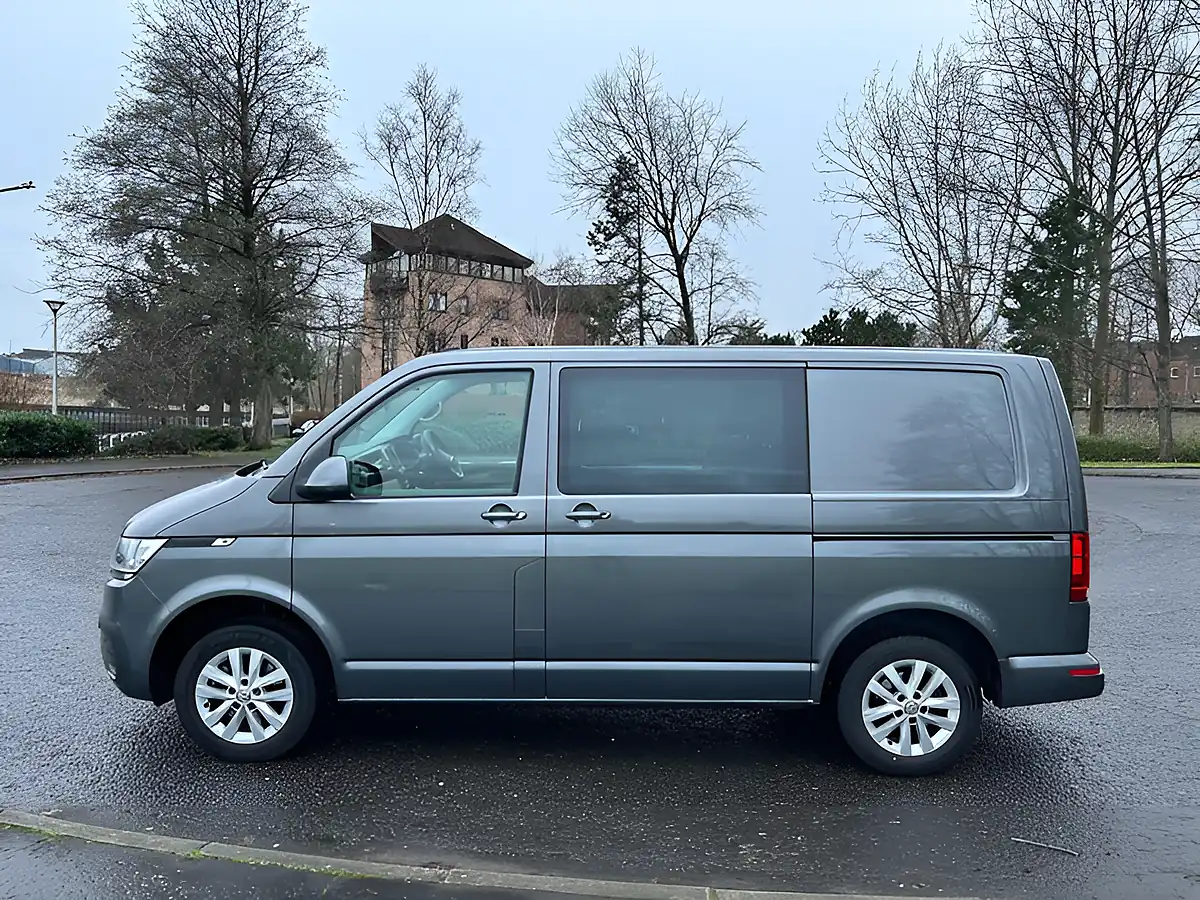 Used 2022 Volkswagen Transporter Highline Kombi Indium Grey - Interior and Exterior details 7