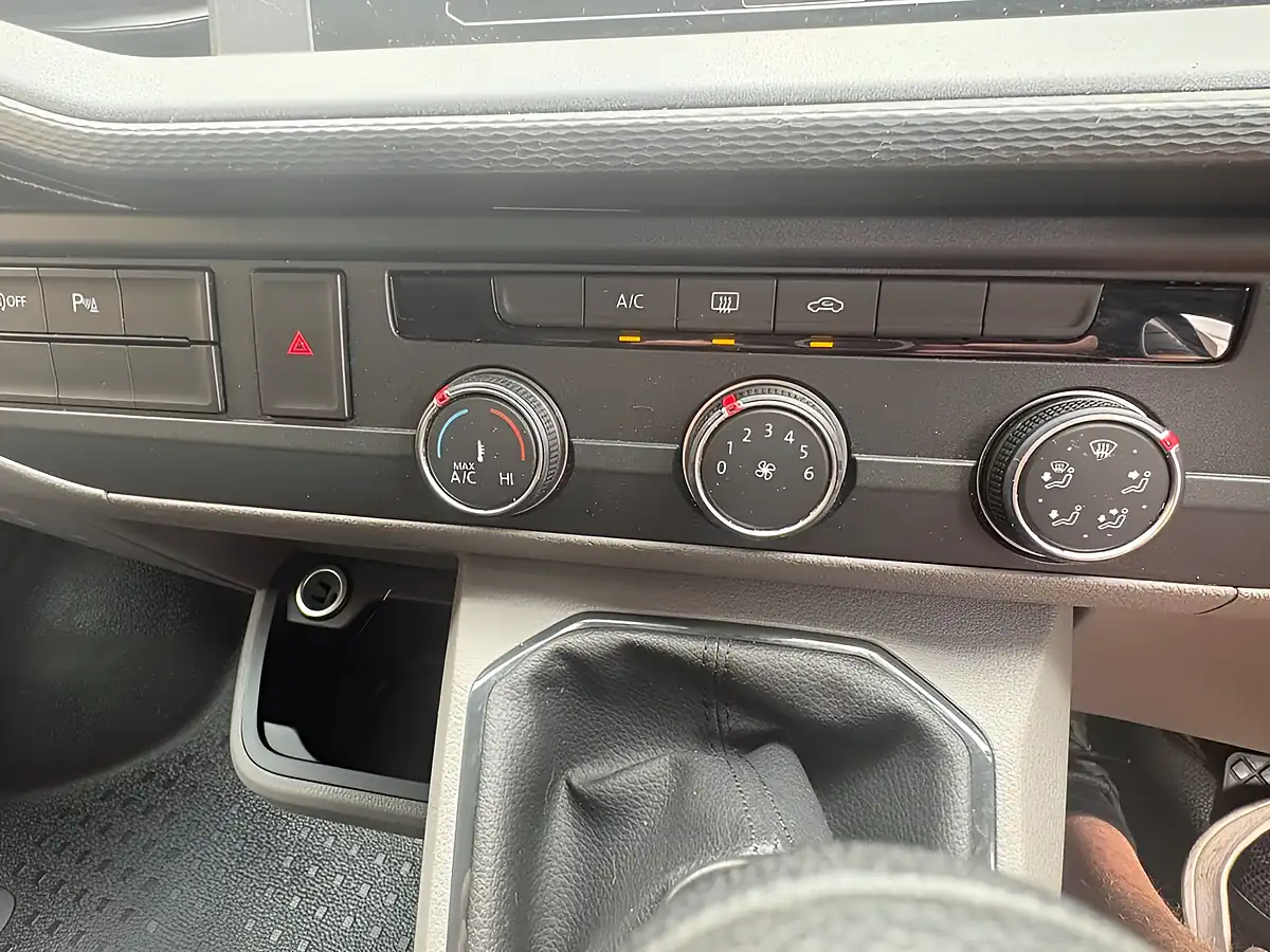 Used 2022 Volkswagen Transporter Shuttle S Black - Interior and Exterior details 14