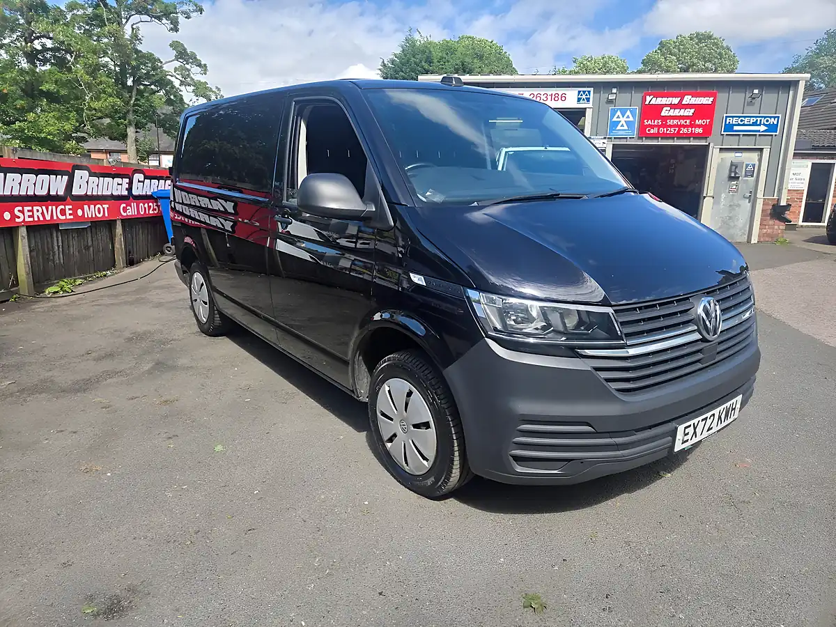 Used 2022 Volkswagen Transporter Startline Black - Front View