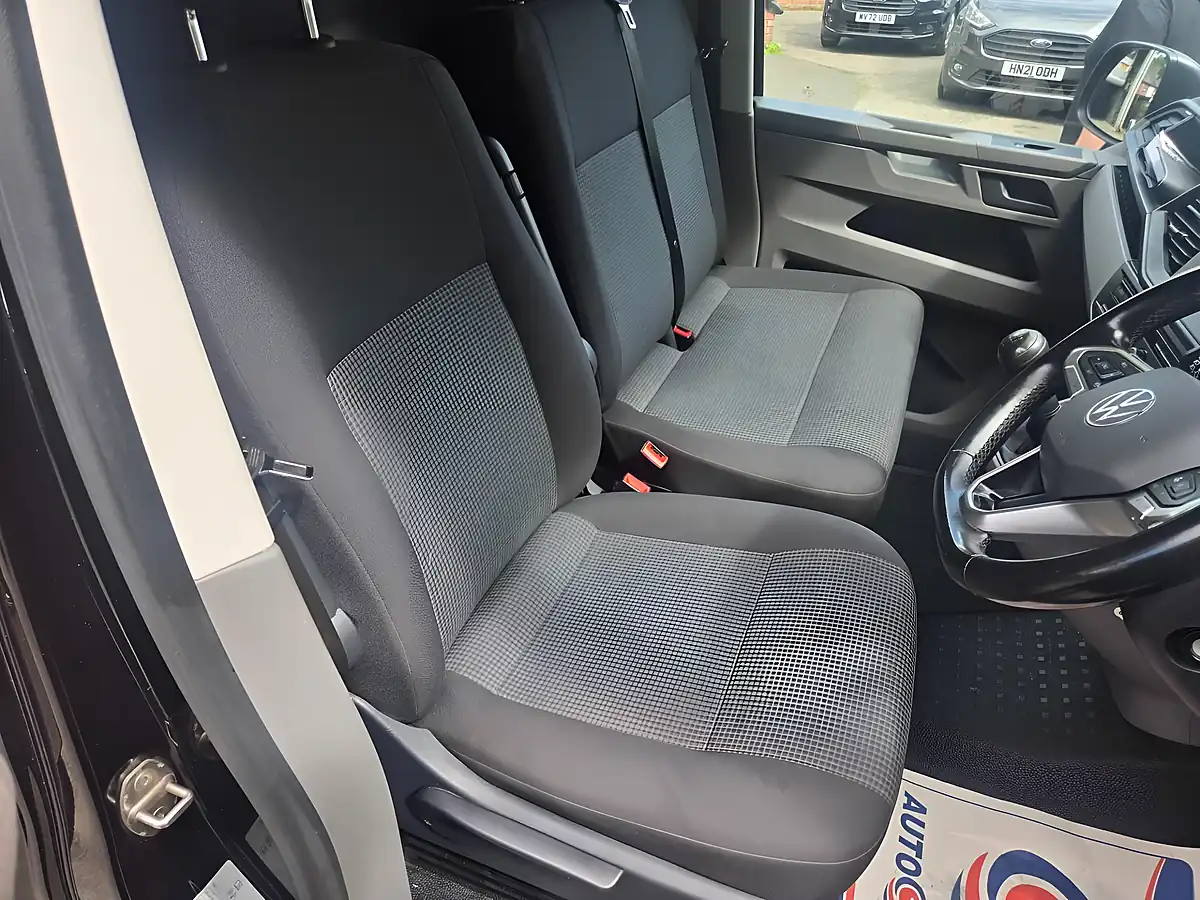 Used 2022 Volkswagen Transporter Startline Black - Interior and Exterior details 17