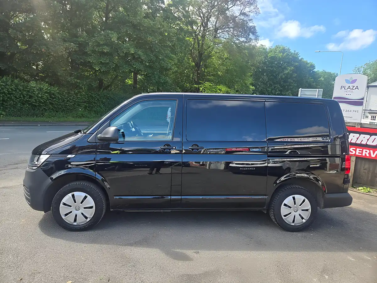 Used 2022 Volkswagen Transporter Startline Black - Interior and Exterior details 4