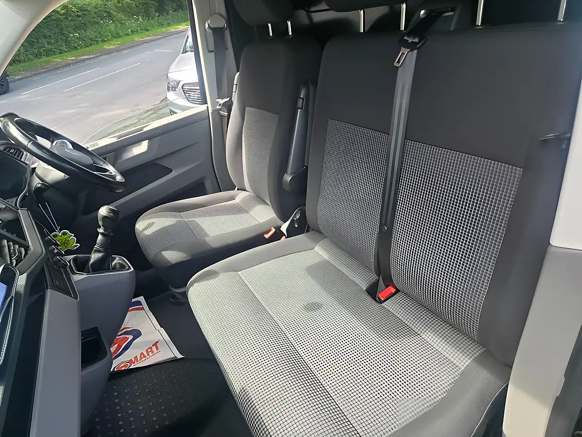 Used 2022 Volkswagen Transporter Startline Black - Interior and Exterior details 6
