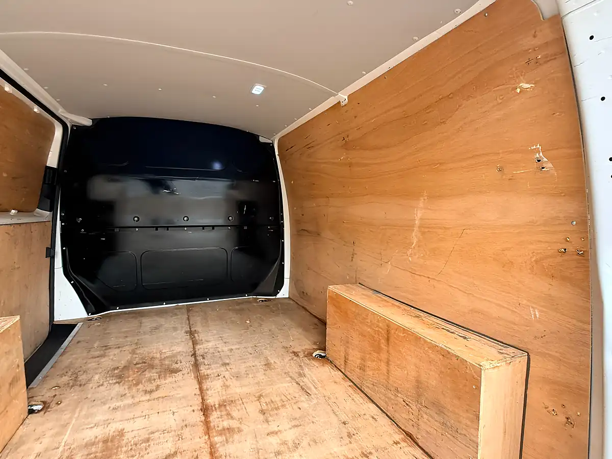 Used 2022 Volkswagen Transporter Startline Business White - Interior and Exterior details 13