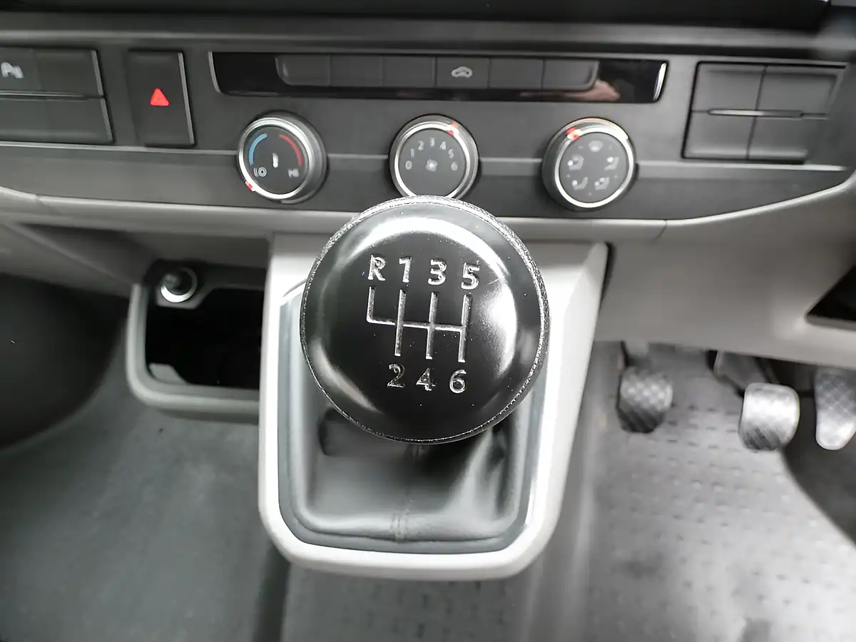 Used 2022 Volkswagen Transporter Startline Candy White - Interior and Exterior details 16