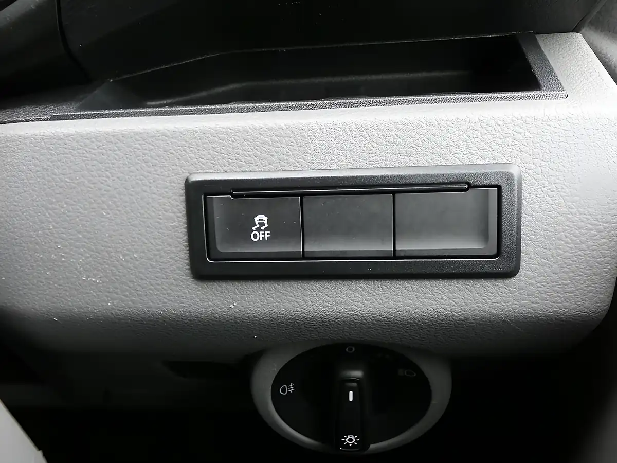 Used 2022 Volkswagen Transporter Startline Candy White - Interior and Exterior details 18