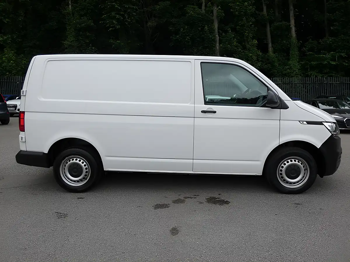 Used 2022 Volkswagen Transporter Startline Candy White - Interior and Exterior details 8