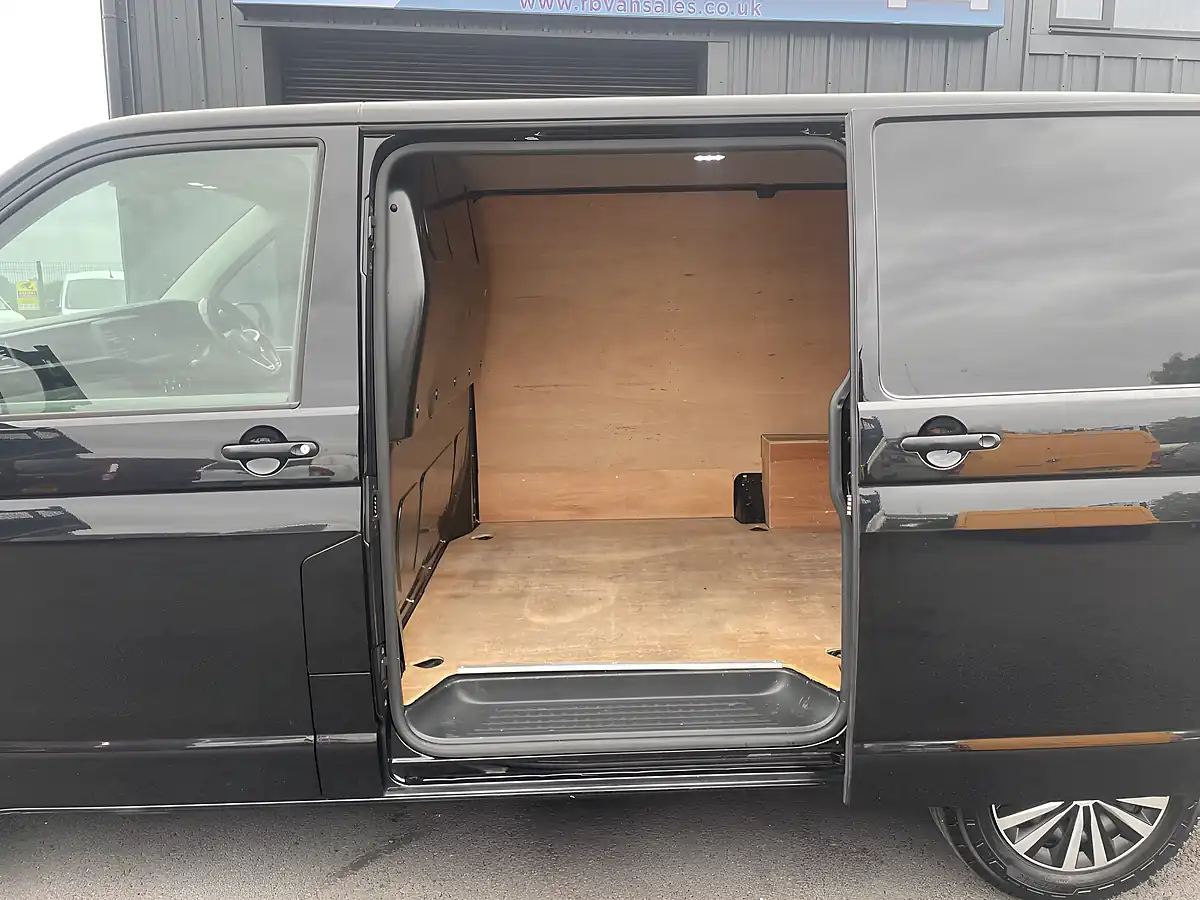 Used 2022 Volkswagen Transporter Startline Swb Black - Interior and Exterior details 12