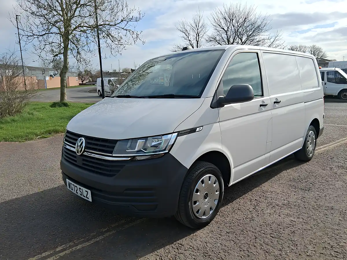 Used 2022 Volkswagen Transporter Startline White - Front View