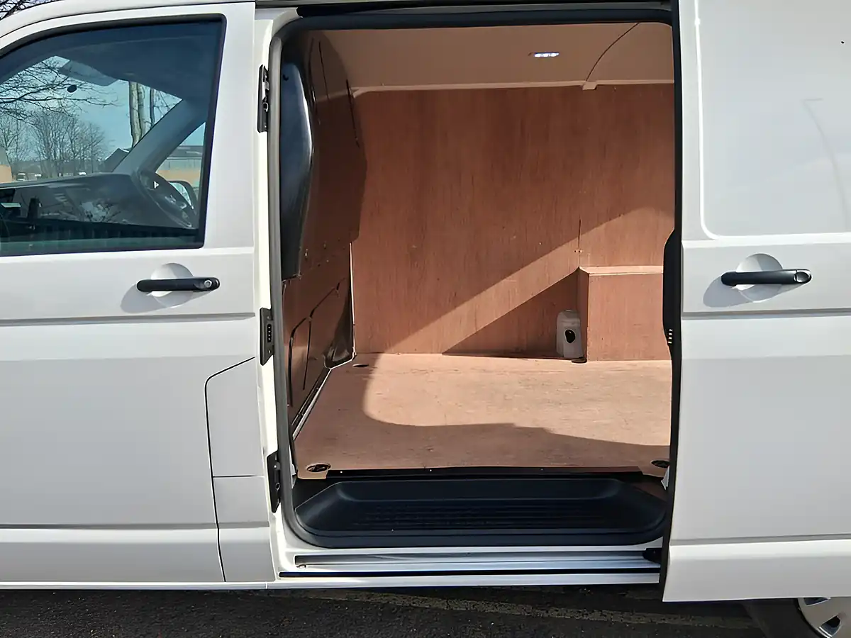 Used 2022 Volkswagen Transporter Startline White - Interior and Exterior details 10