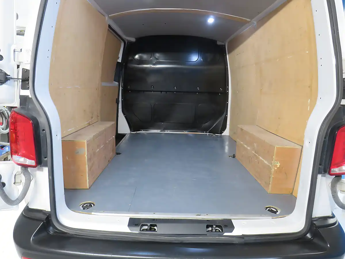 Used 2022 Volkswagen Transporter Startline White - Interior and Exterior details 7